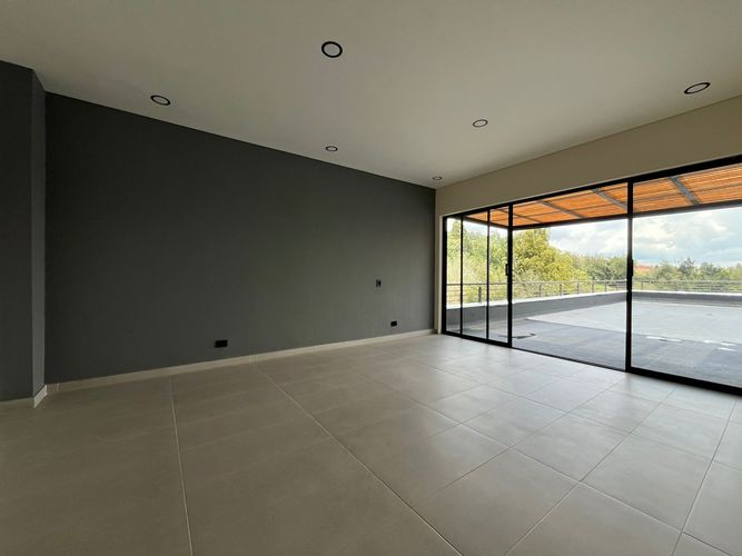 Casa de 3 alcobas en venta en Escobero, Envigado, 356 m² · foto 2 de 19