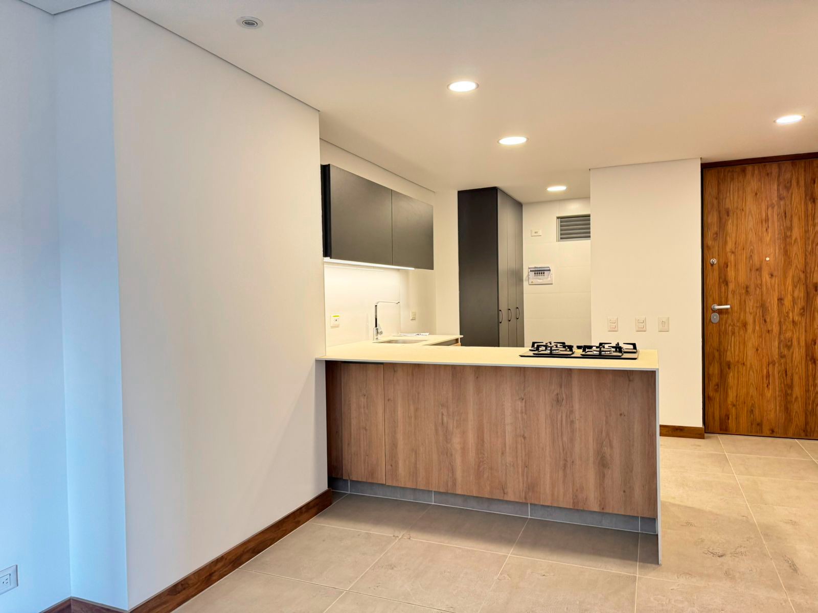 Apartamento en arriendo en El Poblado, Medellín · foto 4 de 13