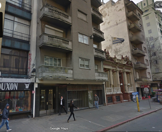 Gran Local comercial Avda 18 De Julio, 500 Metros , dos plantas , gran vidriera , deposito , call center , mercadeo · Foto 3