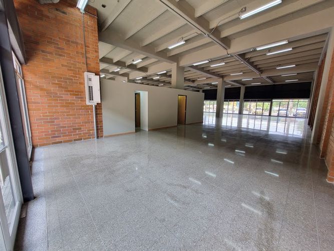 Local en arriendo en Shellmar, Medellín, 580 m² · foto 2 de 24