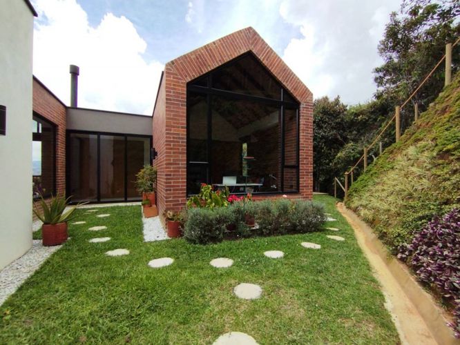 Casa de 2 alcobas en venta en La Clara, Guarne, 290 m² · foto 2 de 24