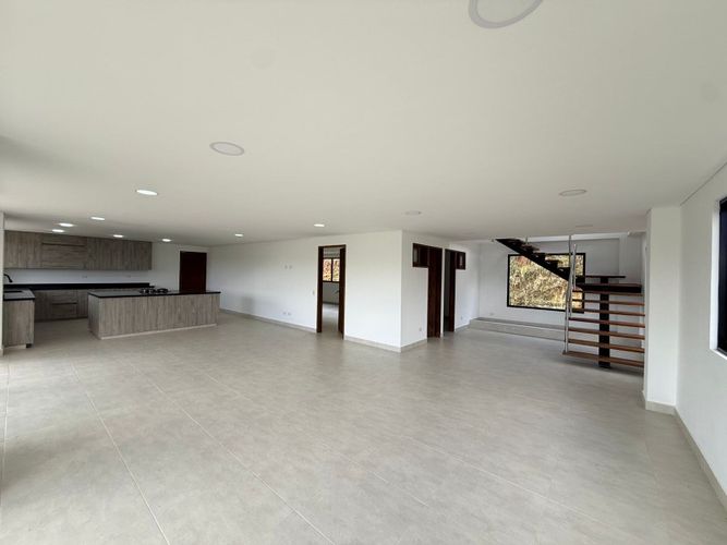 Casa de 4 alcobas en venta en El Carmen De Viboral, El Carmen de Viboral, 400 m² · foto 2 de 24