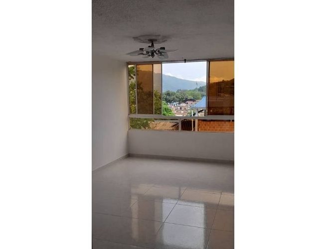 Apartamento de 3 alcobas en venta en Rincon De Giron Parte Alta, Girón, 54 m² · foto 3 de 9