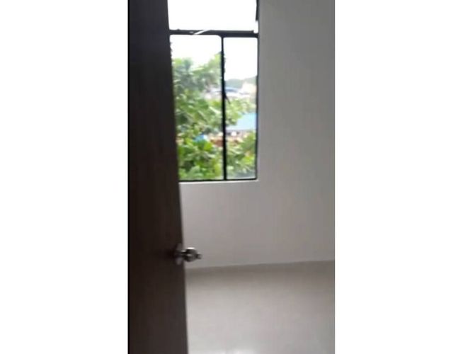 Apartamento de 3 alcobas en venta en Rincon De Giron Parte Alta, Girón, 54 m² · foto 4 de 9