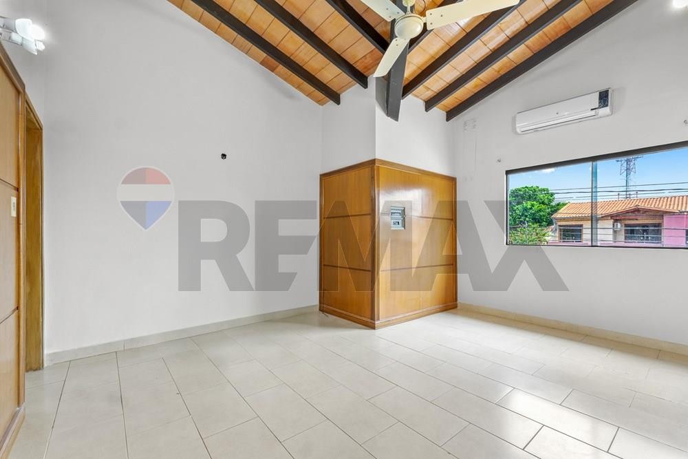 CASA RESIDENCIAL EN VENTA – 4º Barrio, Luque    J.A. — foto 3