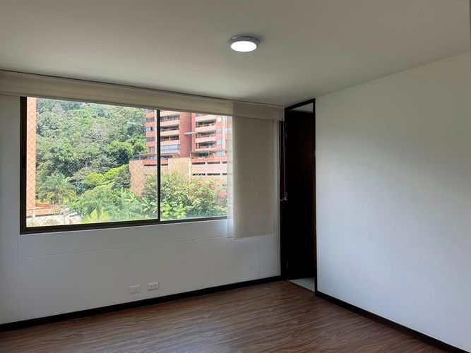 Apartamento de 3 alcobas en arriendo en Los Naranjos, Medellín, 216 m² · foto 13 de 17