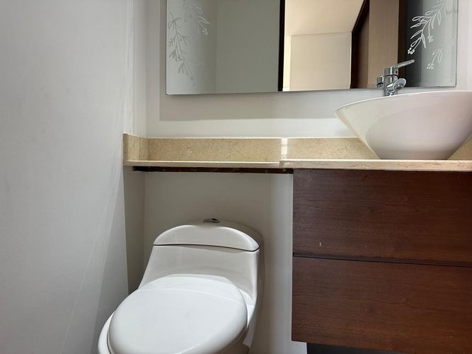 Apartamento de 3 alcobas en arriendo en Los Naranjos, Medellín, 216 m² · foto 16 de 17