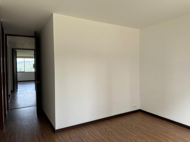 Apartamento de 3 alcobas en arriendo en Los Naranjos, Medellín, 216 m² · foto 6 de 17
