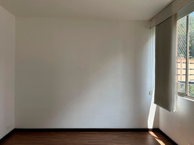 Apartamento de 3 alcobas en arriendo en Los Naranjos, Medellín, 216 m² · foto 7 de 17