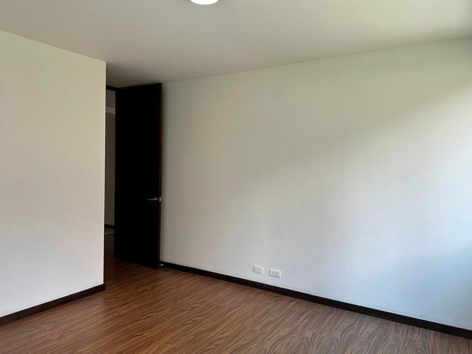 Apartamento de 3 alcobas en arriendo en Los Naranjos, Medellín, 216 m² · foto 9 de 17