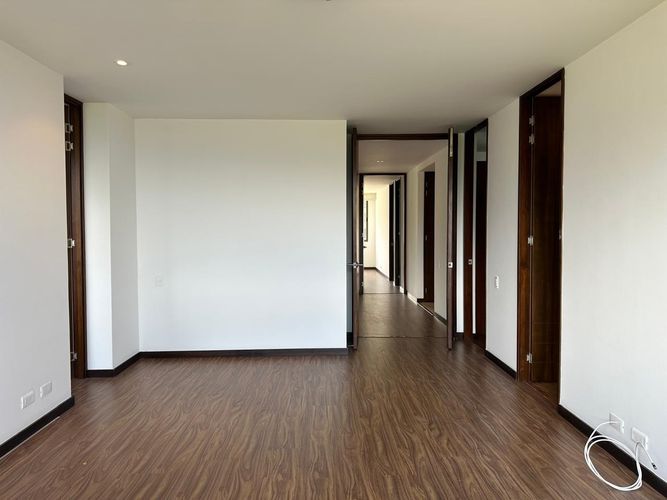 Apartamento de 3 alcobas en arriendo en Los Naranjos, Medellín, 216 m² · foto 10 de 17