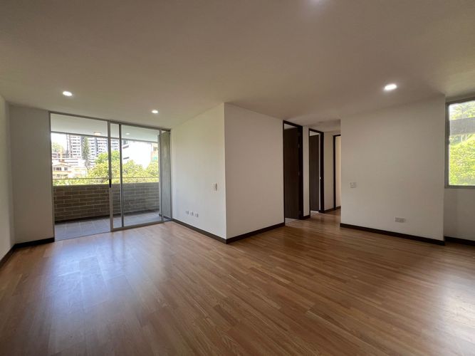 Apartamento de 3 alcobas en arriendo en Camino Verde, Envigado, 85 m² · foto 3 de 18