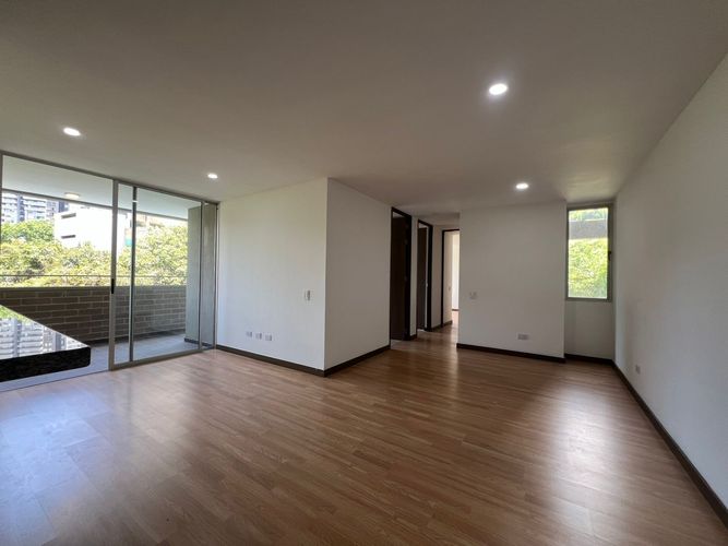 Apartamento de 3 alcobas en arriendo en Camino Verde, Envigado, 85 m² · foto 2 de 18