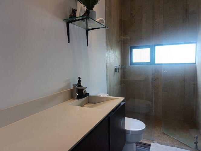 Apartamento de 2 alcobas en arriendo en El Poblado, Medellín, 199 m² · foto 13 de 20
