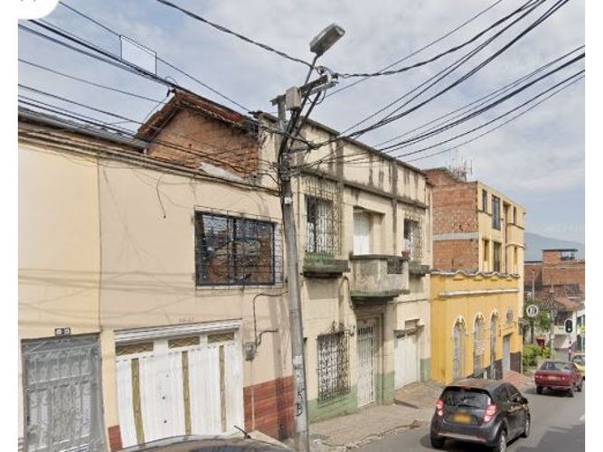Casa de 8 alcobas en venta en Bombona No.1, Medellín, 355 m² · foto 3 de 4