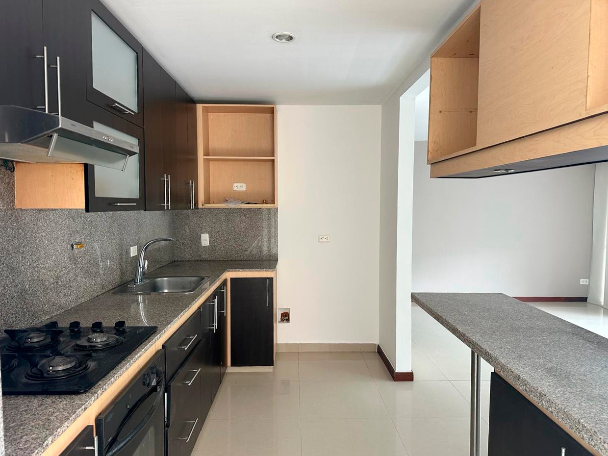 Apartamento en arriendo en El Poblado, Medellín · foto 3 de 19