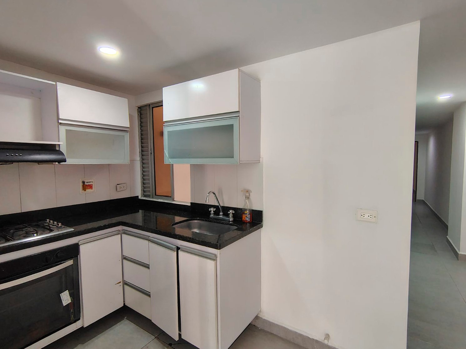 Apartamento en arriendo en Urbanizacion Milan Condominio Iv, Envigado · foto 4 de 14