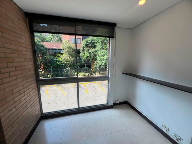 Oficina en arriendo en El Poblado, Medellín, 39 m² · foto 9 de 11