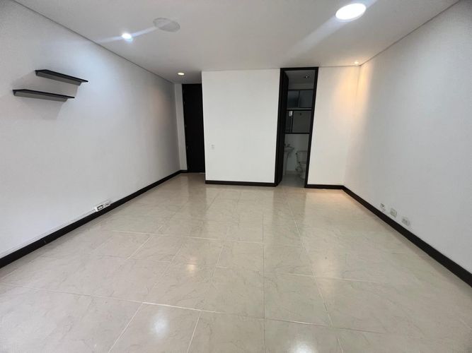 Oficina en arriendo en El Poblado, Medellín, 39 m² · foto 2 de 11