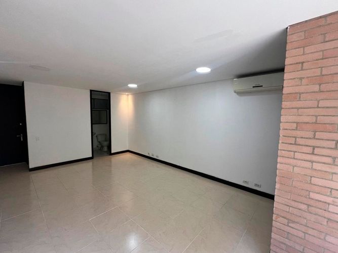 Oficina en arriendo en El Poblado, Medellín, 39 m² · foto 4 de 11