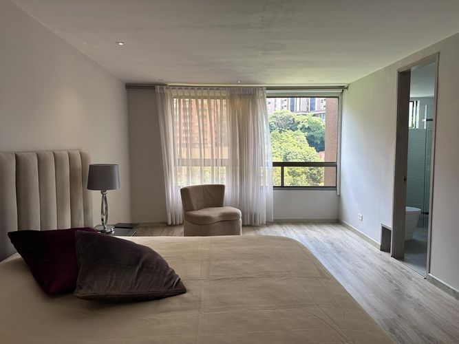 Apartamento de 3 alcobas en arriendo en El Poblado, Medellín, 235 m² · foto 8 de 18