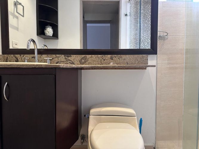 Apartamento de 3 alcobas en arriendo en El Poblado, Medellín, 235 m² · foto 18 de 18