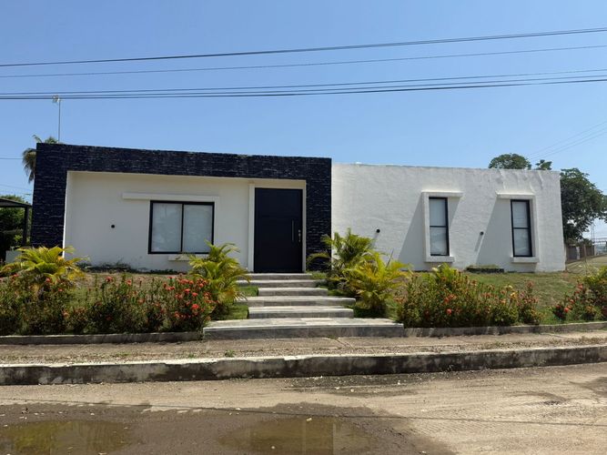 Casa de 3 alcobas en venta en Las Palmas, Ricaurte, 280 m² · foto 2 de 24