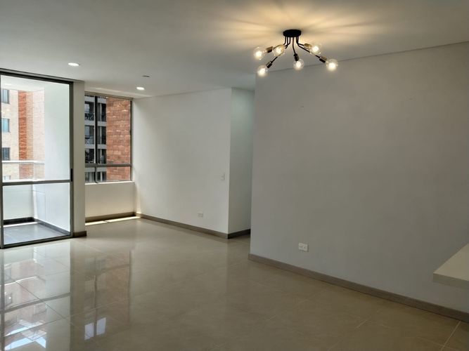 Apartamento de 3 alcobas en arriendo en El Poblado, Medellín, 98 m² · foto 2 de 18