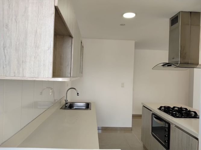 Apartamento de 3 alcobas en arriendo en El Poblado, Medellín, 98 m² · foto 3 de 18