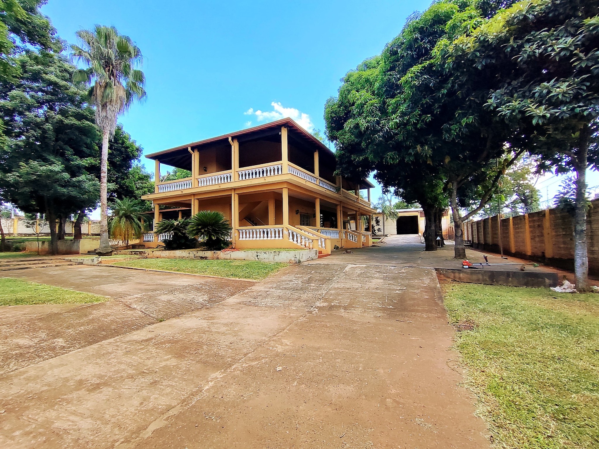 AMPLIO TERRENO COMERCIAL CON ALTA VISIBILIDAD EN SAN LORENZO (C.L.) — foto 3