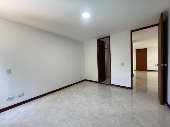 Apartamento de 2 alcobas en venta en Alto De Misael, Envigado, 70 m² · foto 14 de 19