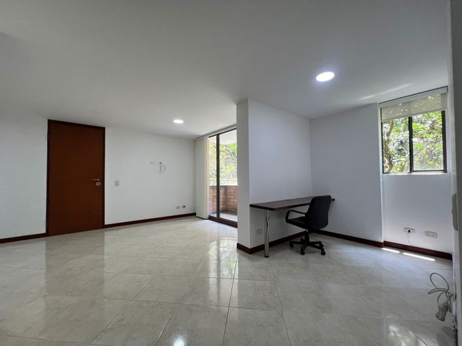 Apartamento de 2 alcobas en venta en Alto De Misael, Envigado, 70 m² · foto 3 de 19