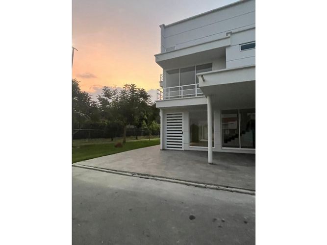 Casa de 5 alcobas en venta en Las Mercedes, Jamundí, 364 m² · foto 2 de 24