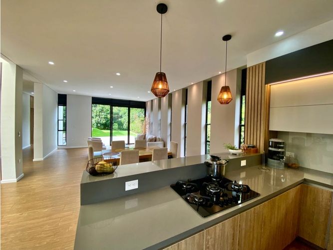 Casa de 5 alcobas en venta en Alfaguara, Jamundí, 392 m² · foto 2 de 24