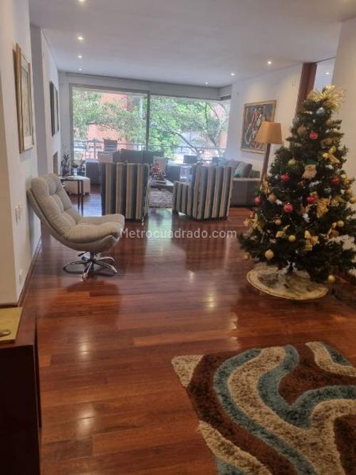 Apartamento de 4 alcobas en venta en Los Rosales, Bogotá, 380 m² · foto 4 de 11