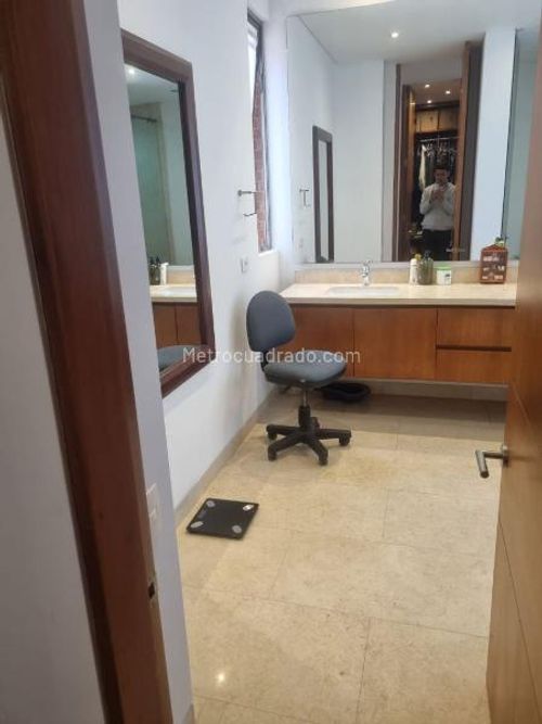 Apartamento de 4 alcobas en venta en Los Rosales, Bogotá, 380 m² · foto 10 de 11