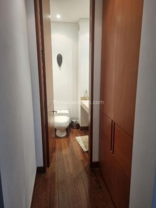 Apartamento de 4 alcobas en venta en Los Rosales, Bogotá, 380 m² · foto 11 de 11