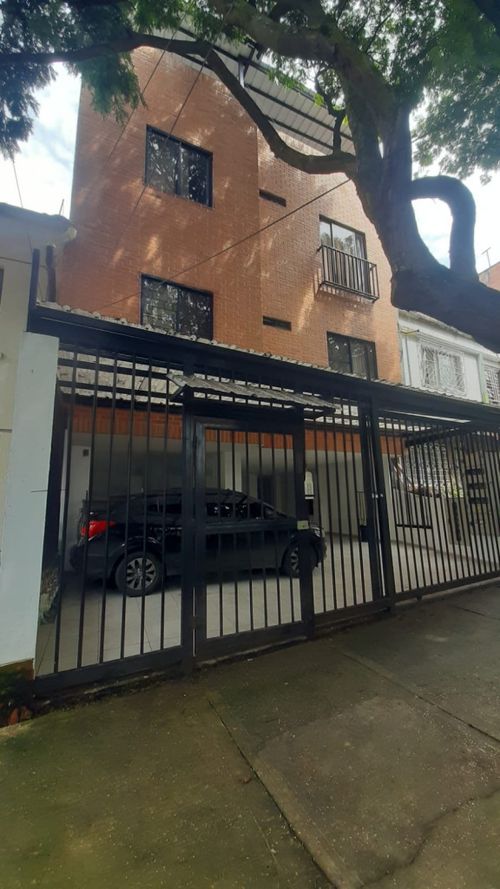 Edificio en venta en Colseguros, Cali, 544 m² · foto 2 de 24