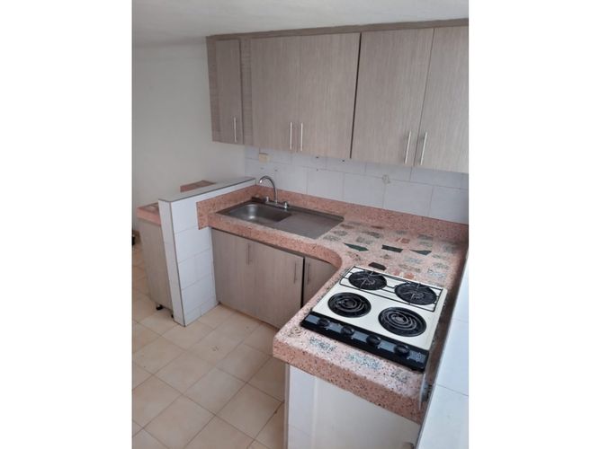 Casa de 8 alcobas en venta en Napoles, Cali, 226 m² · foto 2 de 15