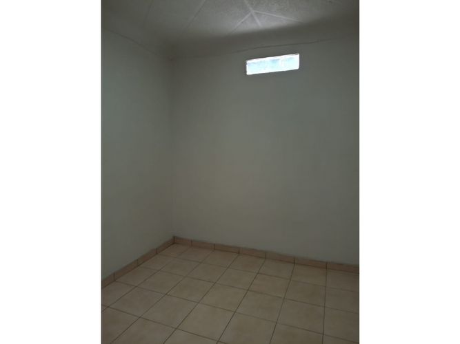 Casa de 8 alcobas en venta en Napoles, Cali, 226 m² · foto 3 de 15