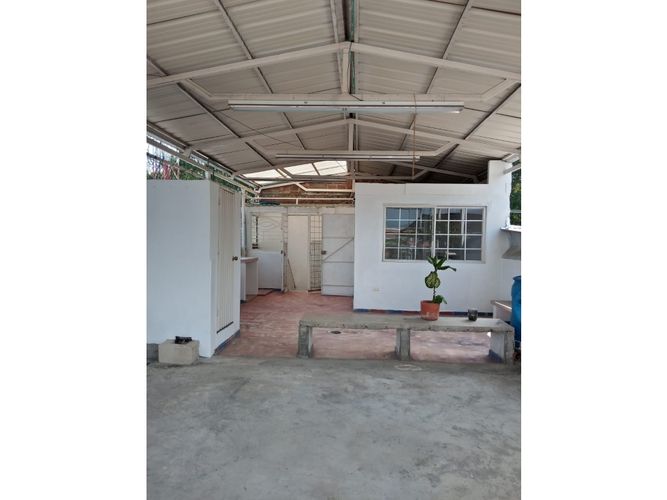 Casa de 8 alcobas en venta en Napoles, Cali, 226 m² · foto 10 de 15