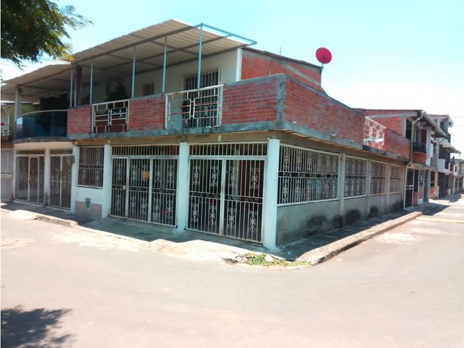 Casa de 4 alcobas en venta en Candelaria, 180 m² · foto 2 de 9