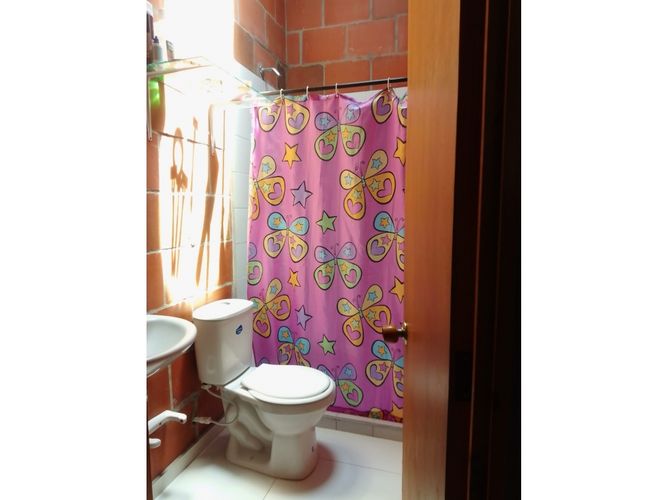 Casa de 4 alcobas en venta en Candelaria, 180 m² · foto 8 de 9