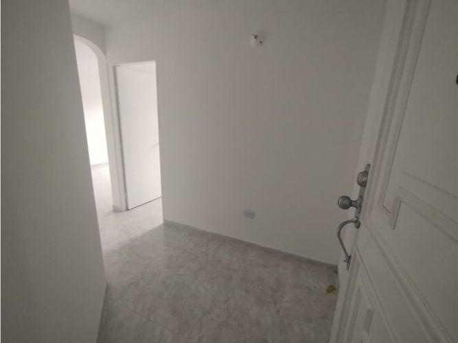 Apartamento de 3 alcobas en venta en Primero De Mayo, Cali, 51 m² · foto 3 de 18