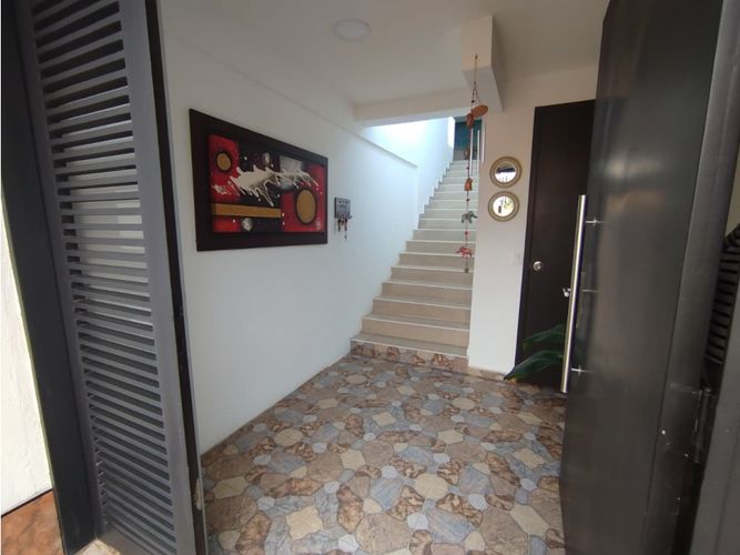 Casa de 5 alcobas en venta en Potrerito, Jamundí, 370 m² · foto 2 de 24