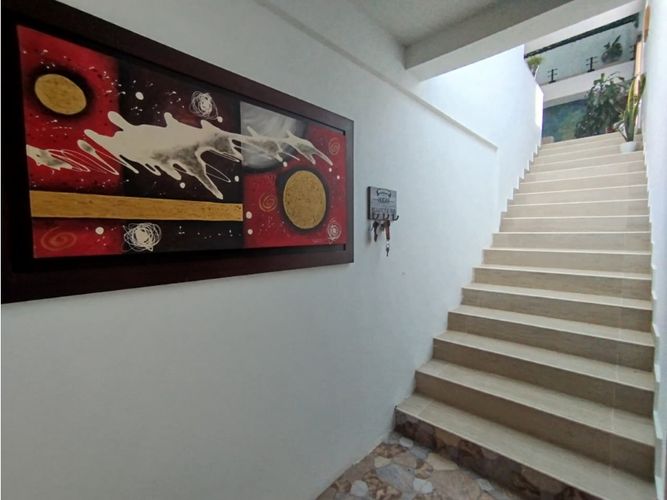 Casa de 5 alcobas en venta en Potrerito, Jamundí, 370 m² · foto 3 de 24