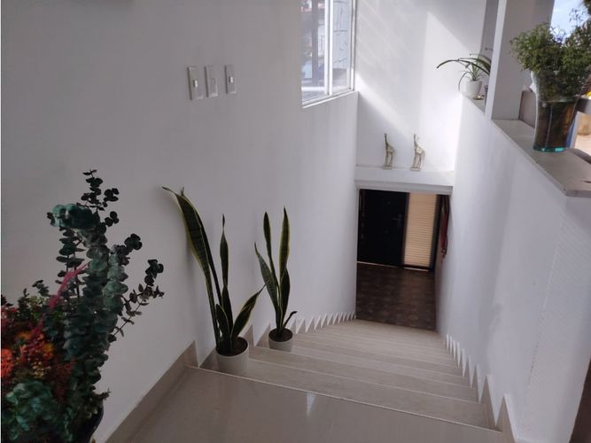 Casa de 5 alcobas en venta en Potrerito, Jamundí, 370 m² · foto 5 de 24