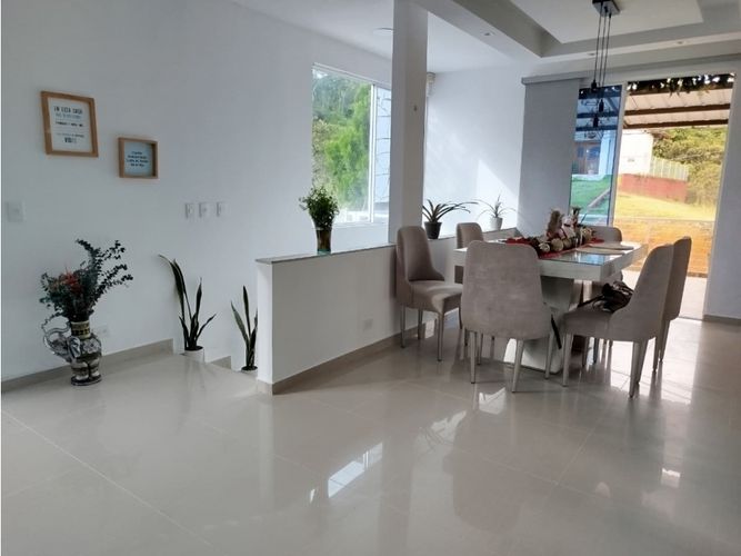 Casa de 5 alcobas en venta en Potrerito, Jamundí, 370 m² · foto 8 de 24