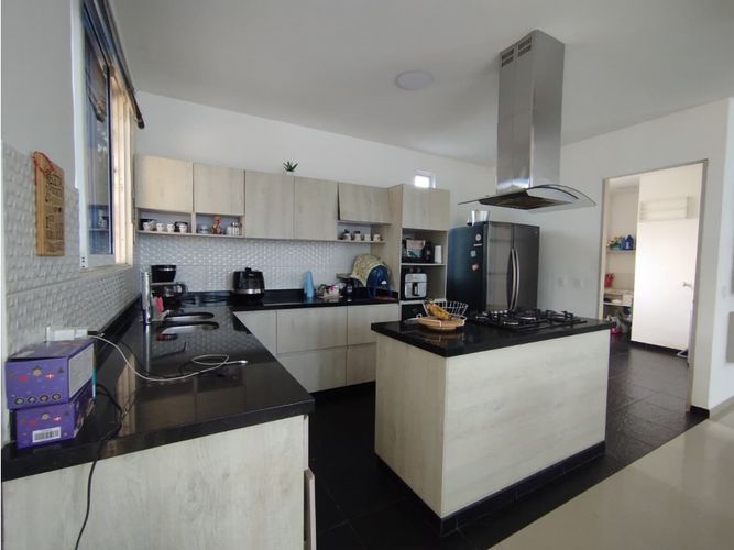 Casa de 5 alcobas en venta en Potrerito, Jamundí, 370 m² · foto 10 de 24