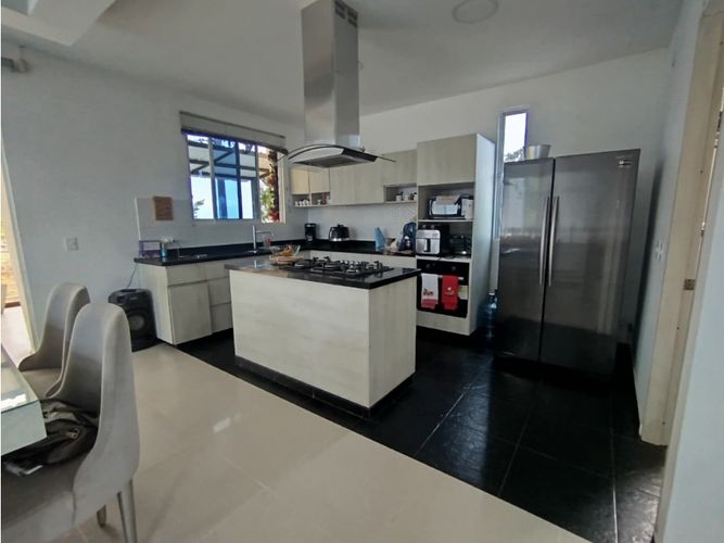Casa de 5 alcobas en venta en Potrerito, Jamundí, 370 m² · foto 11 de 24